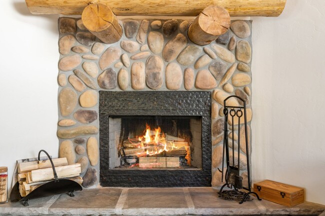 Building Photo - 4 Bed, 4 Bath Condo in The Big Sky Meadow with Garage!