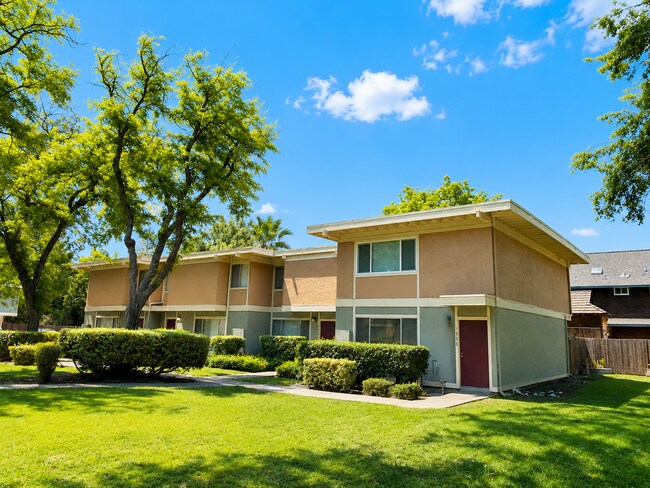 Building Photo - 1536 Drake Dr