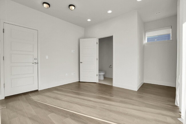 Building Photo - $2,500 - 2 Bed, 2 Full Bath Townhome In Broomfield with Central AC and In Unit Laundry!