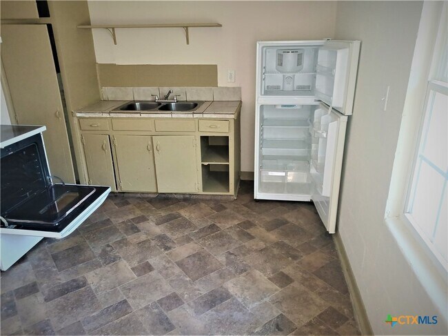 Building Photo - 307 E Bryce Ave