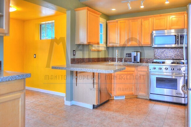 Building Photo - Stunning Brick Home near Audubon Park