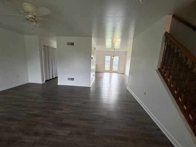 Building Photo - 16 Vickilee Dr