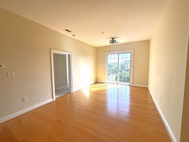 Building Photo - 2 bedroom/2 bathroom- Bennington on the Park