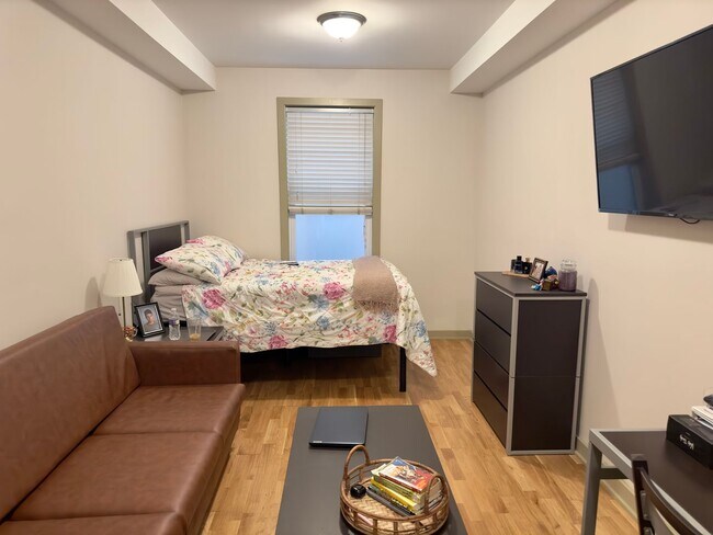 Interior Photo - 1432 N. Carlisle