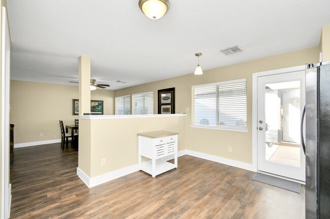 Building Photo - 3947 Carriage Park Row