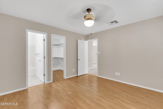 Building Photo - 12163 Tower View Dr