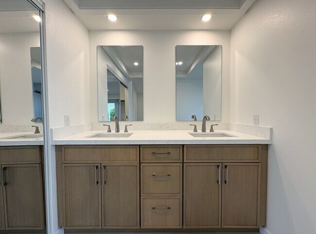 Building Photo - 3532 Rollingside Dr