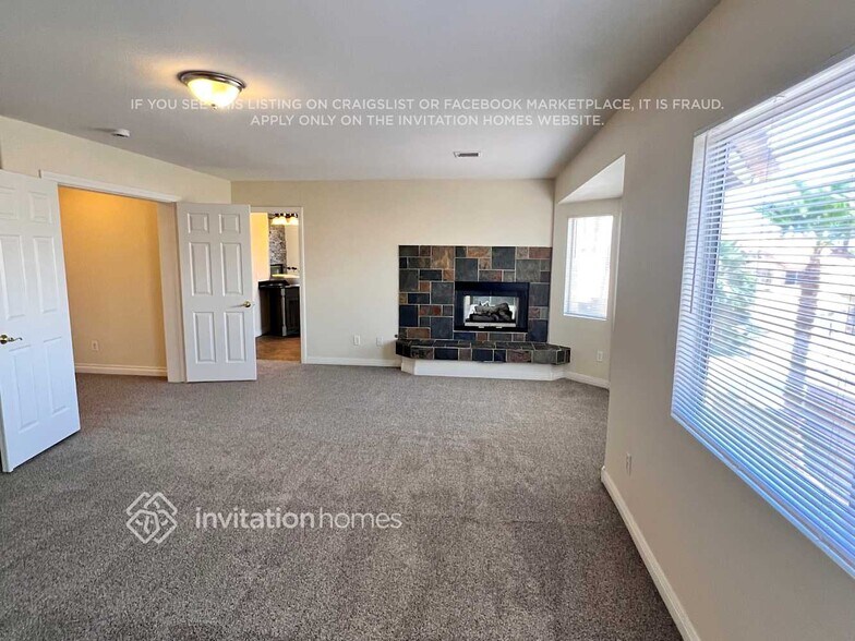Building Photo - 280 Plaza Carmelina Ct
