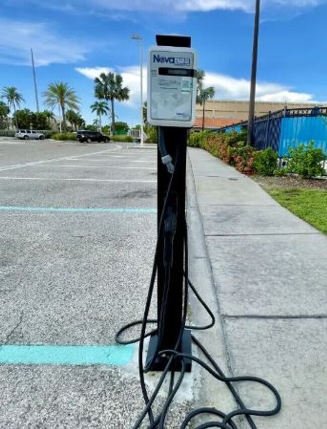 Building Photo - 7700 Boca Ciega Dr