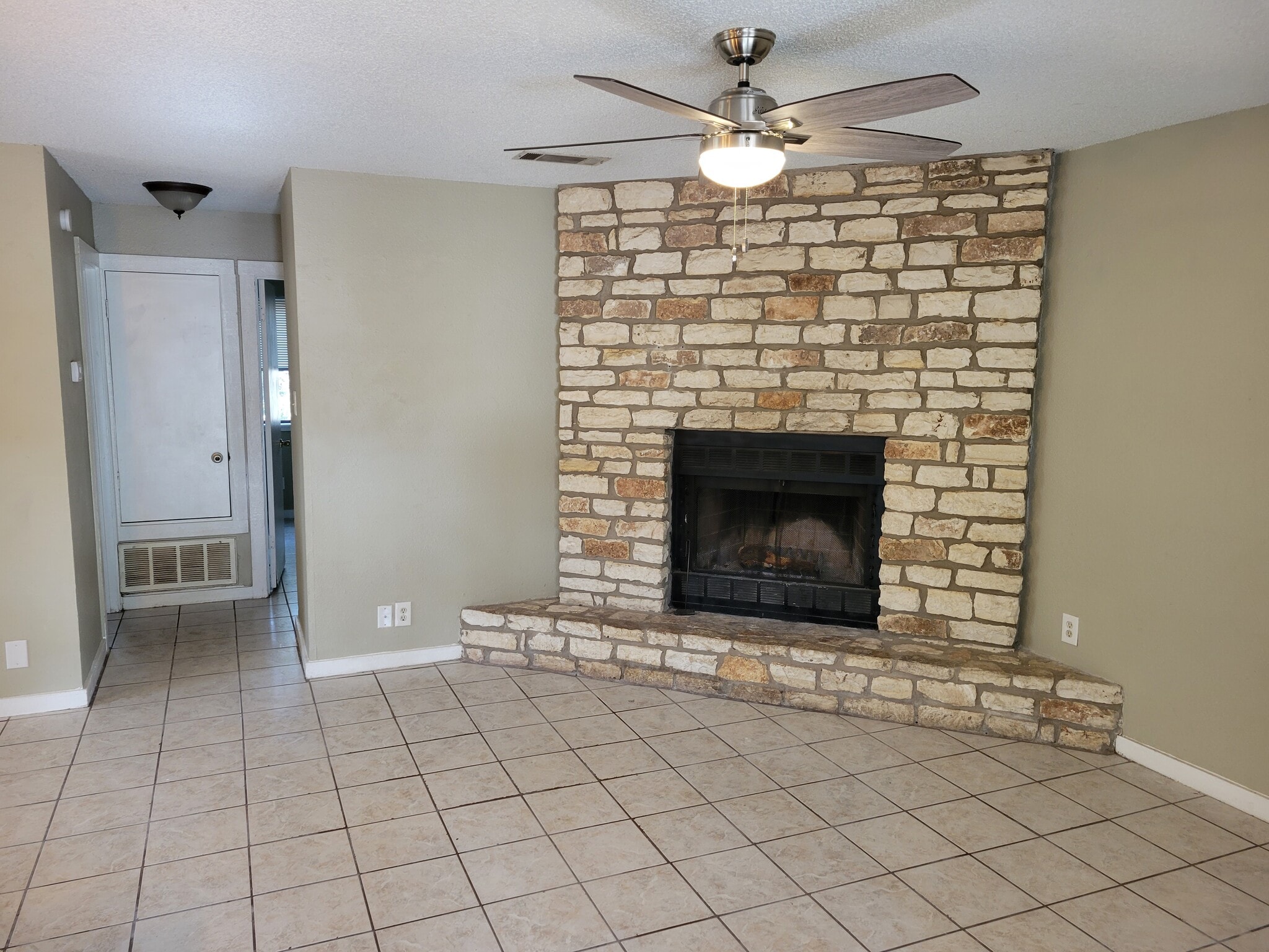 Building Photo - 20700 Bonanza St