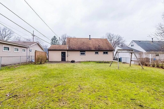 Building Photo - 2961 Archwood Pl