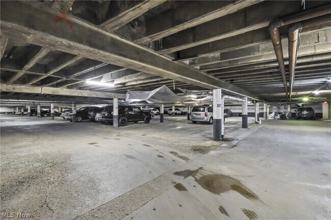 Building Photo - 11850 Edgewater Dr