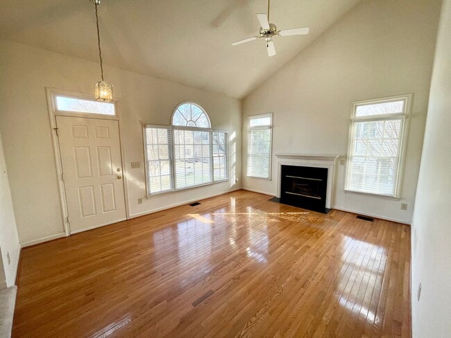 Building Photo - 3 Bed 2.5 Bath Beautiful Home Located North West Greensboro!