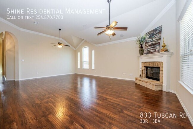 Building Photo - 833 TUSCAN Rd