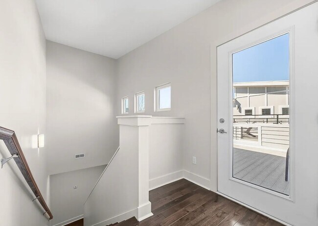 Building Photo - 1240 2nd Ave S