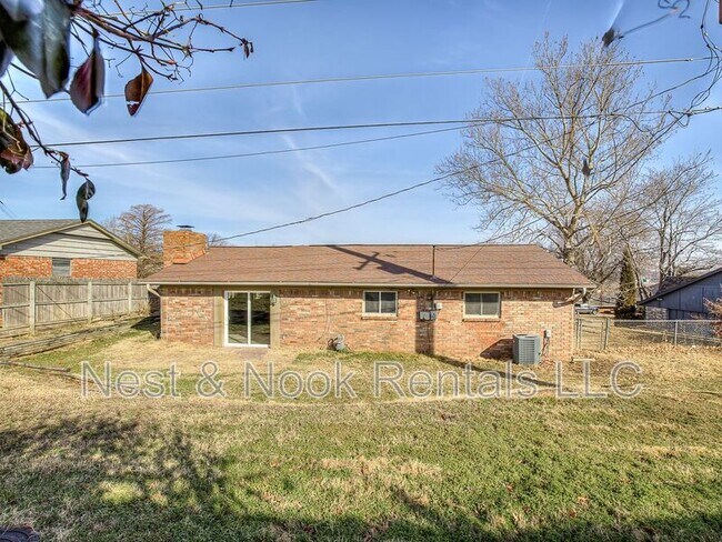 Building Photo - 5966 E 36th St