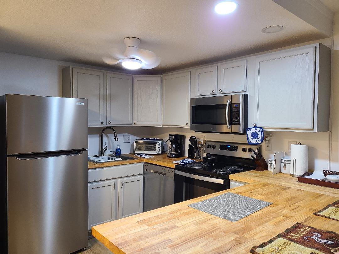 new kitchen - 2100 Kanawha Ave SE