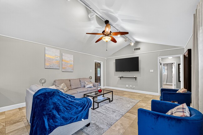 Building Photo - 9402 Meadowcroft Dr