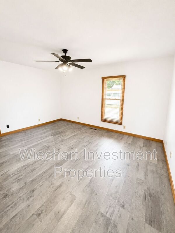 Building Photo - 313 E Highland Ave