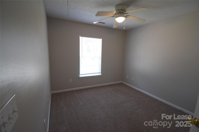 Building Photo - 8139 Chatham Oaks Dr