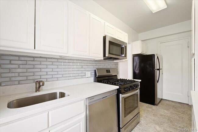 Building Photo - 45 Popham Rd