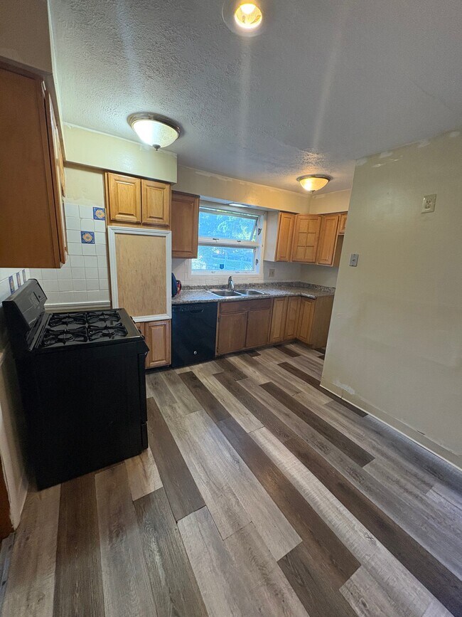 Building Photo - 4049 Bluestone Rd