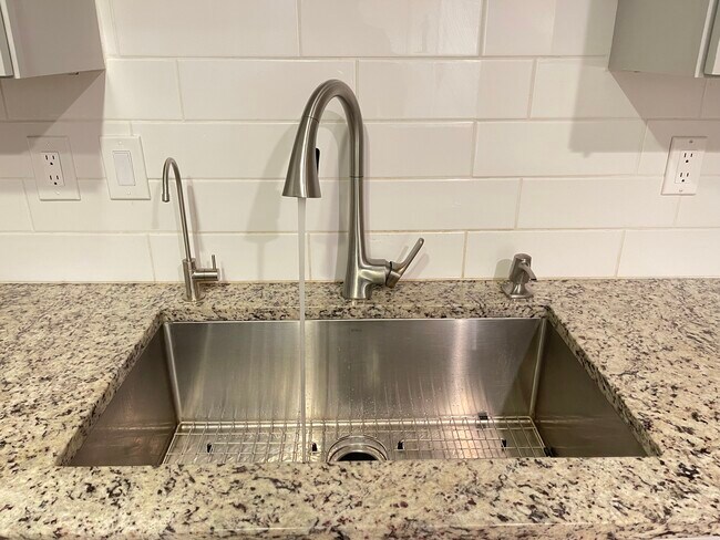 Building Photo - 3591 Kernan Blvd S