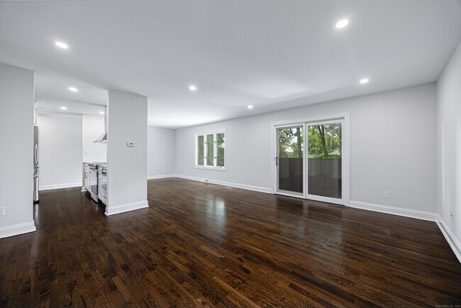 Building Photo - 516 Vincelette St