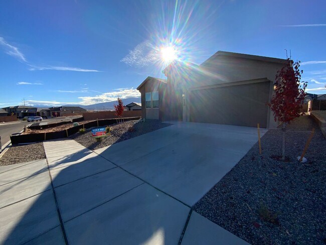 Building Photo - 3 Bedroom Single Story New Build in Lomas Encantadas in Rio Rancho!