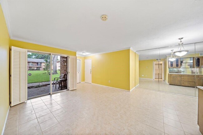 Building Photo - 7600 Burgoyne Rd