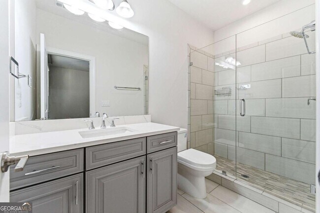 Building Photo - 2025 Abbey Rd