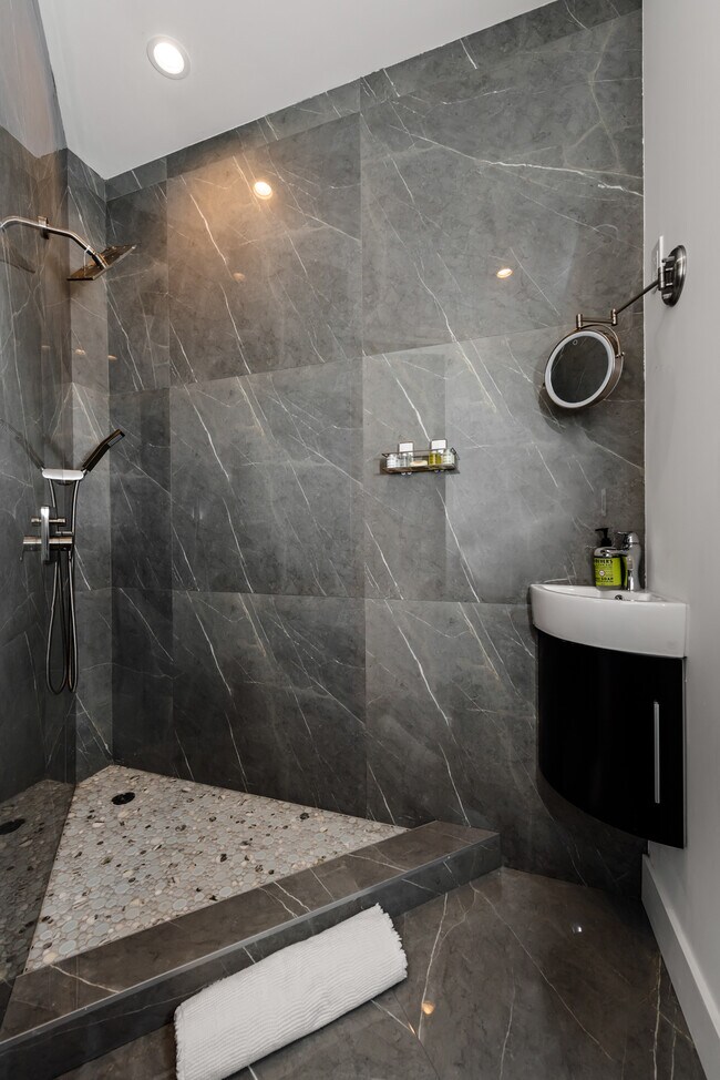 Building Photo - 7567 Hermes Dr