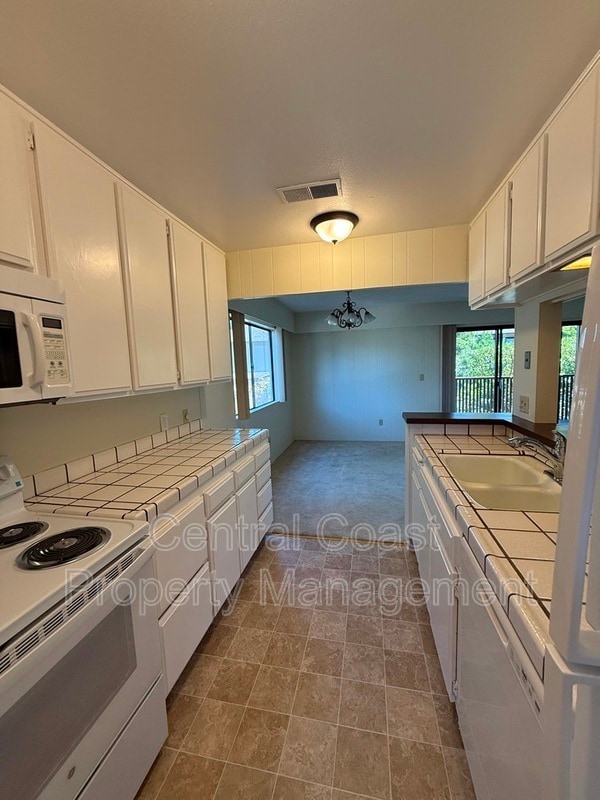 Building Photo - 1360 Josselyn Canyon Rd