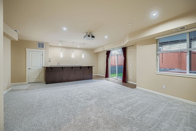 Building Photo - Stunning 3BD / 3BA Redmond Home. Spacious, Updated & Designed for Comfort!