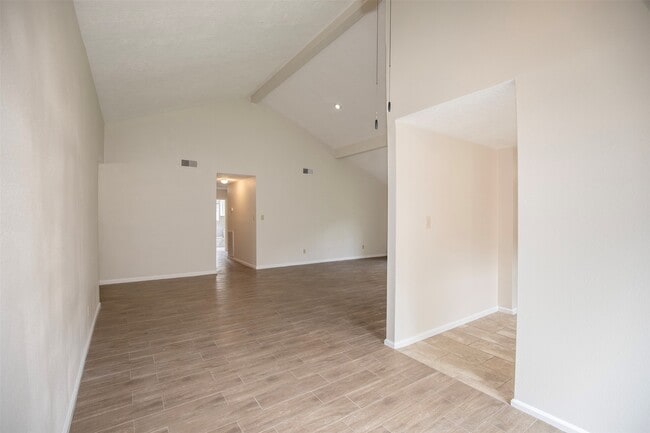 Building Photo - 15106 Silverman St
