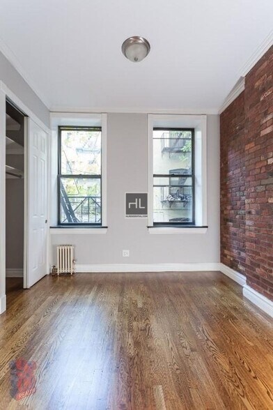 Building Photo - Mott Street