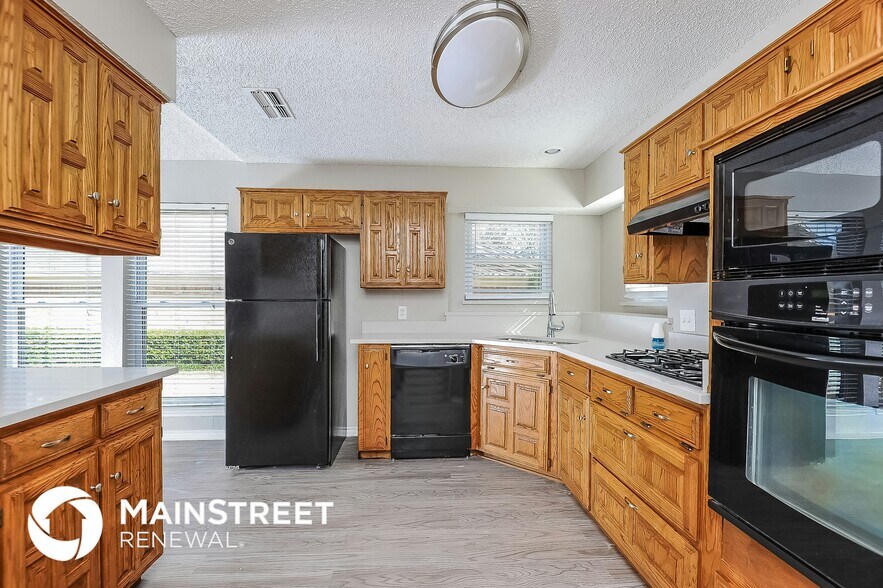 Building Photo - 707 Gunnison Ct