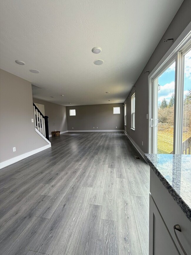 Building Photo - Gorgeous 4 Bedroom Home with Finished Lowe...