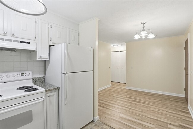 Building Photo - 209 Great Rd