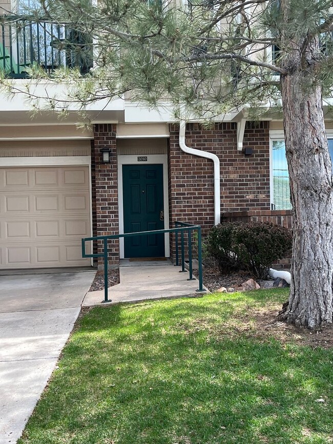 Primary Photo - 2010 Shamrock Dr