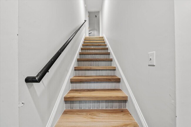 Building Photo - 43 S Lakeshore Dr