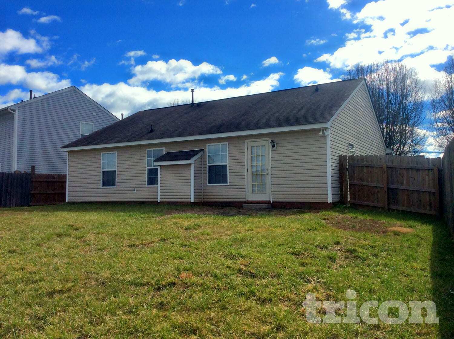 Building Photo - 919 Lakehill Rd