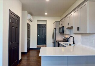 Building Photo - 709 N Duke St