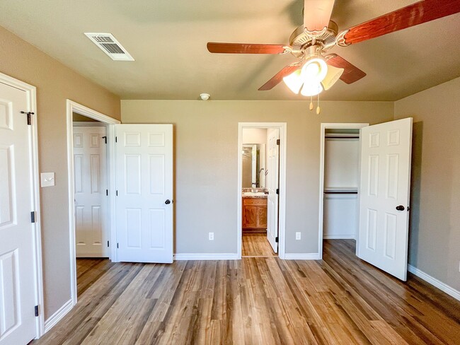 Building Photo - 1617 Pontotoc Trce