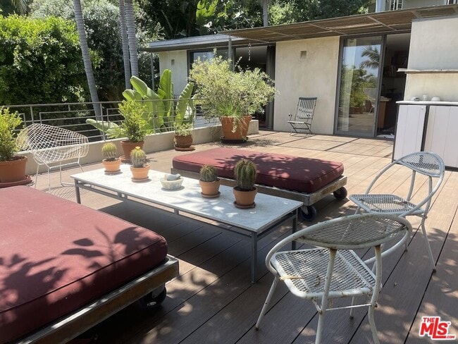 Building Photo - 1467 Queens Rd