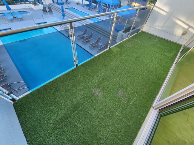 Building Photo - Exceptional Two Level 3 bedroom Condo in upscale Luxe Lofts