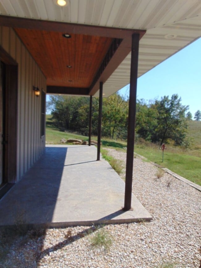 Building Photo - Majestic 3 Bed Mid MO Ranch!