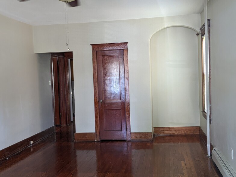 Living room - 613 N Chestnut St
