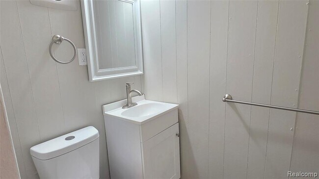 Building Photo - 33507 Berville Ct