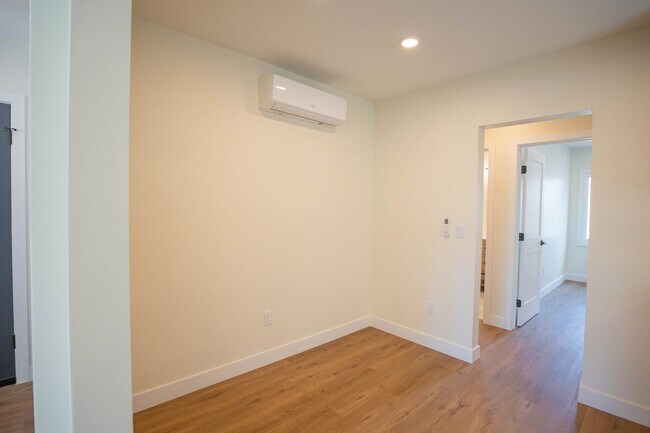 Building Photo - 1038 Westmoreland Ave
